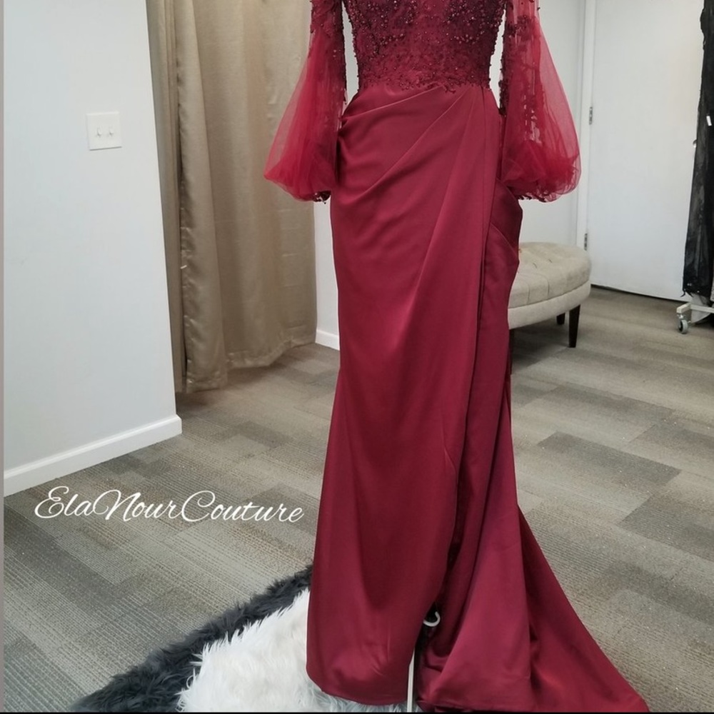 Beautiful& elegant burgundy gown - Picture 3 of 4